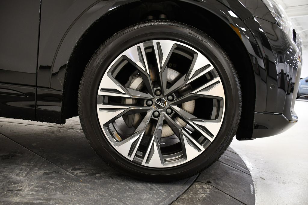 Thumbnail: 2026 Audi Q8 - 16