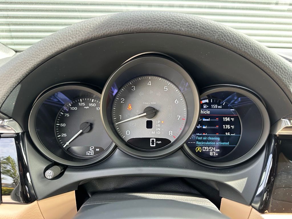 Thumbnail: 2026 Porsche Macan - 26