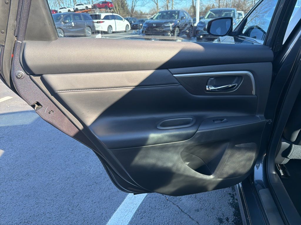 Thumbnail: 2013 Nissan Altima - 21