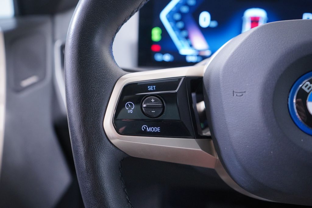 Thumbnail: 2023 BMW iX - 18