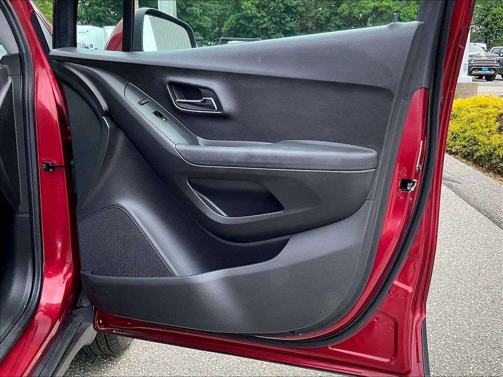 2018 Chevrolet Trax — photo 12