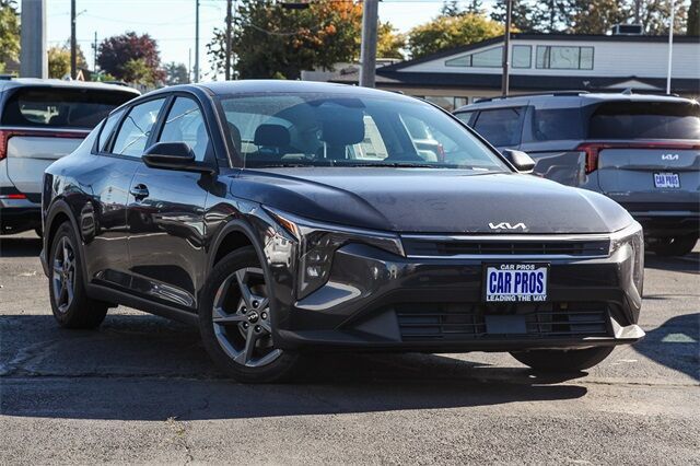 2025 Kia K4 LXS FWD