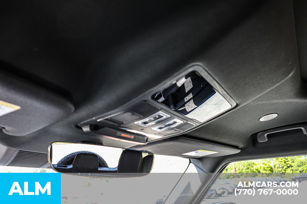 Used 2023 Black Land Rover S image 58