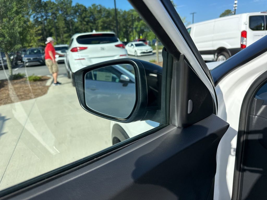 2020 Aspen White/Super Black Nissan Kicks SR FWD SUV