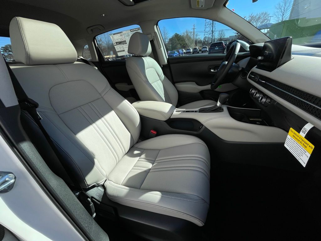 2026 Honda HR-V EX-L 32