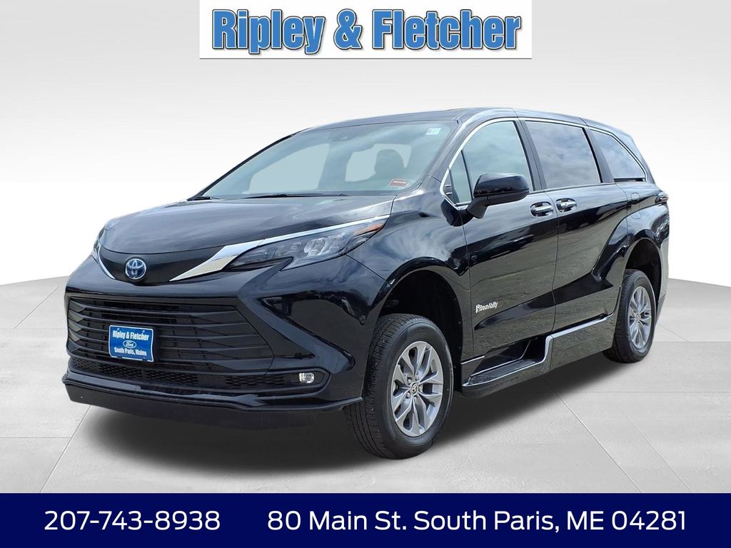 2025 Toyota Sienna XLE 7-Passenger FWD