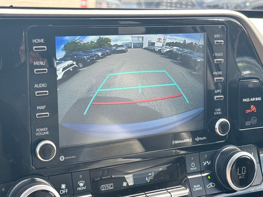 2022 Toyota Highlander XLE photo 25