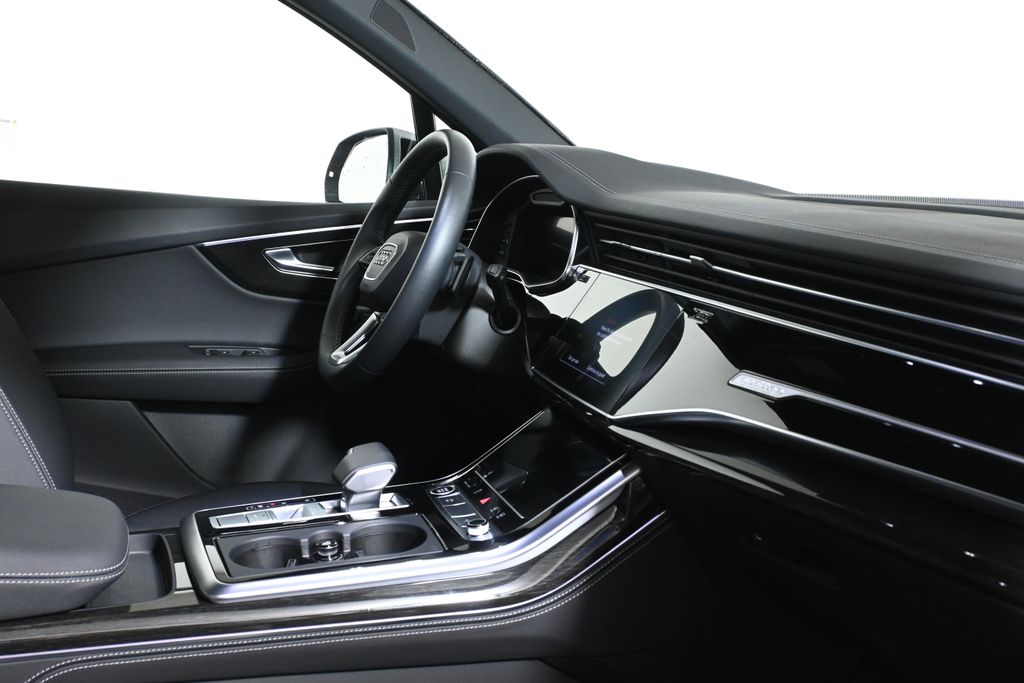 Thumbnail: 2026 Audi Q7 - 31