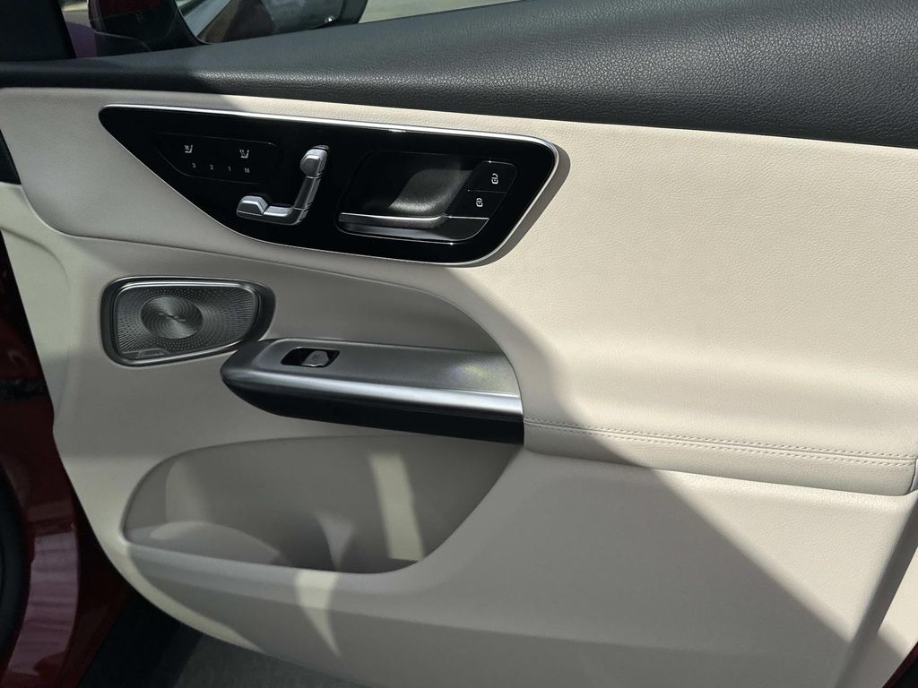 Thumbnail: 2026 Mercedes-Benz GLC - 10