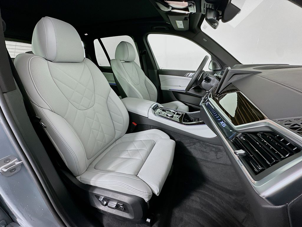 Thumbnail: 2025 BMW X5 - 29