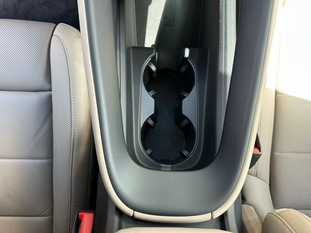 Thumbnail: 2025 Porsche Macan - 28