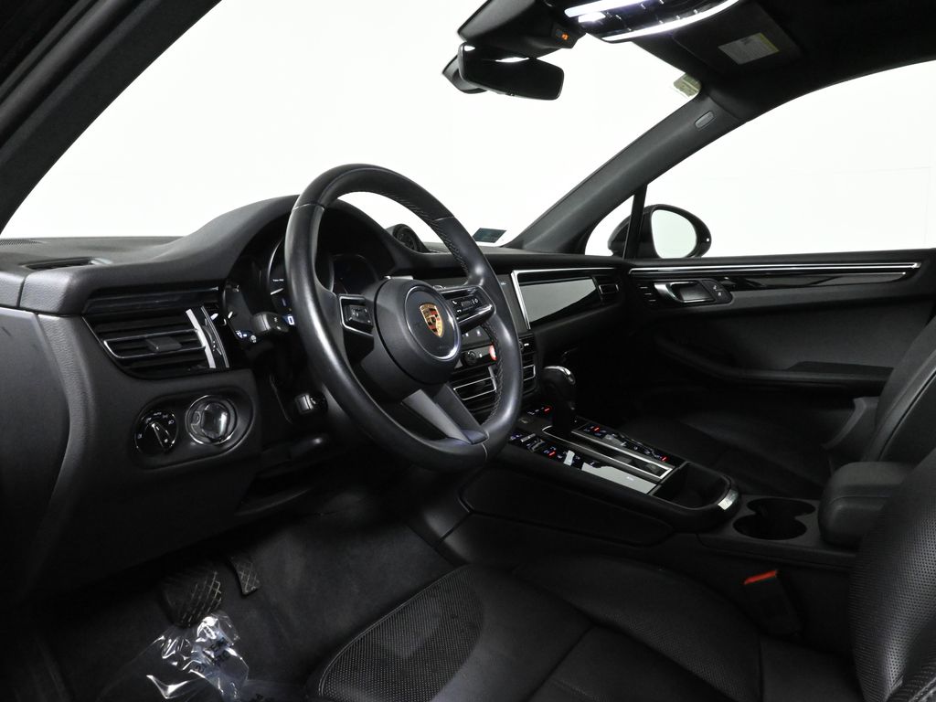 Thumbnail: 2024 Porsche Macan - 4