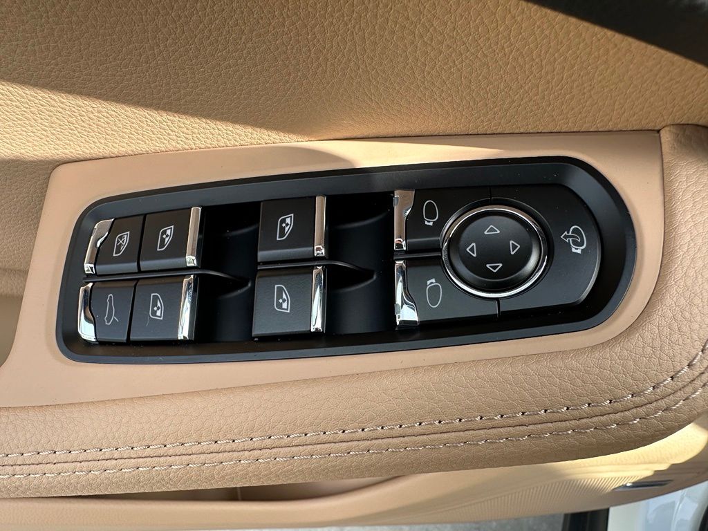 Thumbnail: 2026 Porsche Macan - 19