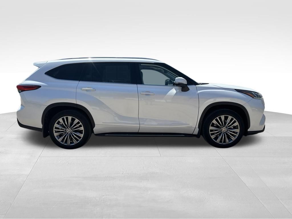 Used 2022 Toyota Highlander Hybrid SUV