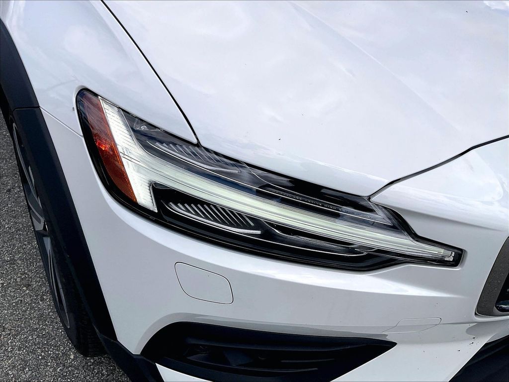 2025 Volvo V60 Cross Country — photo 30