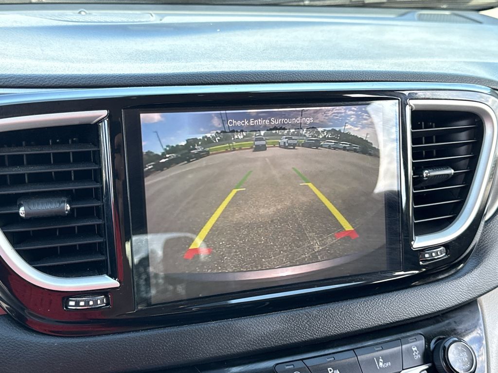 Used 2022 Chrysler Pacifica Van