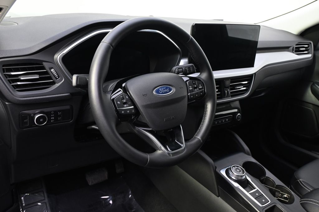 Used 2025  Ford Platinum image 11