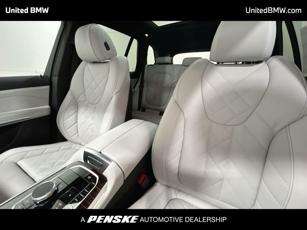 Thumbnail: 2026 BMW X5 - 13