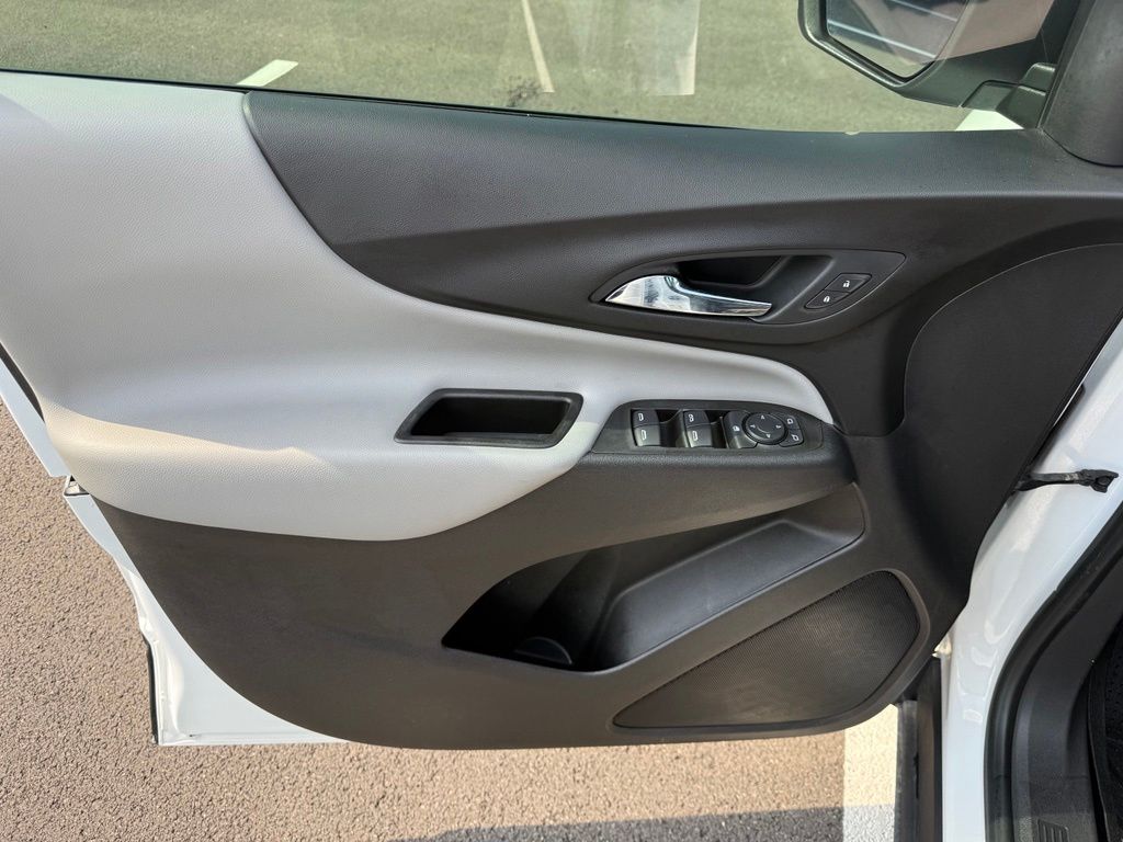 Thumbnail: 2021 Chevrolet Equinox - 11