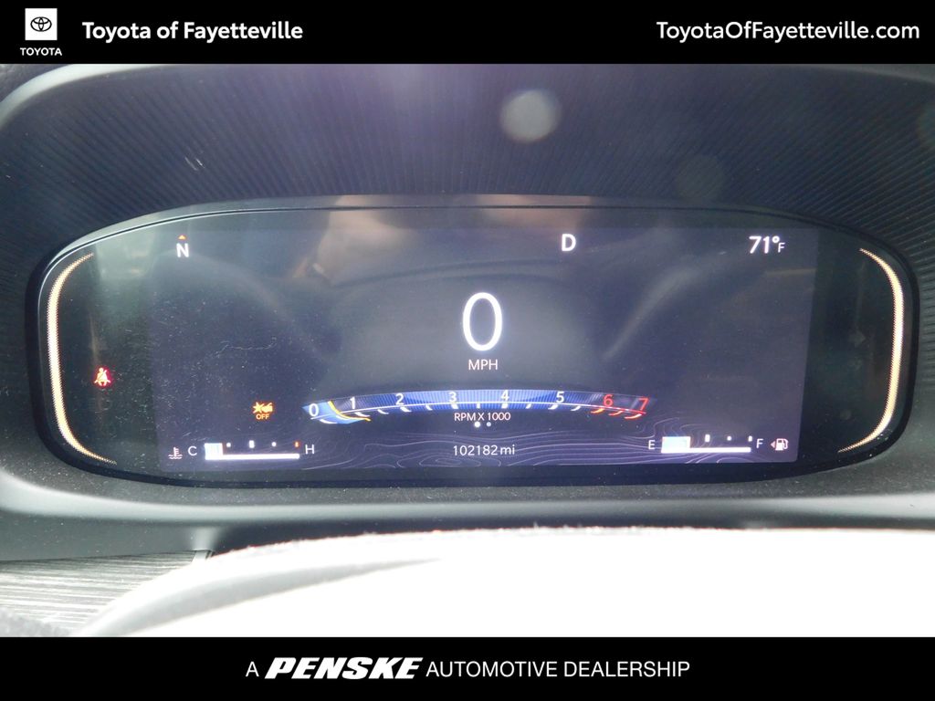 Thumbnail: 2022 Jeep Wagoneer - 11