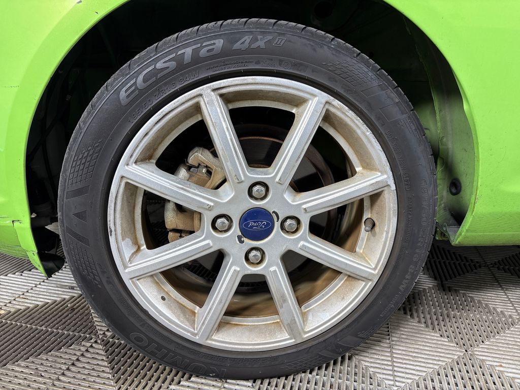 Used 2015 Green Ford SE image 13