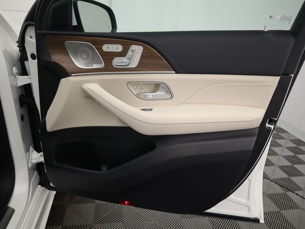 Thumbnail: 2026 Mercedes-Benz GLE - 27