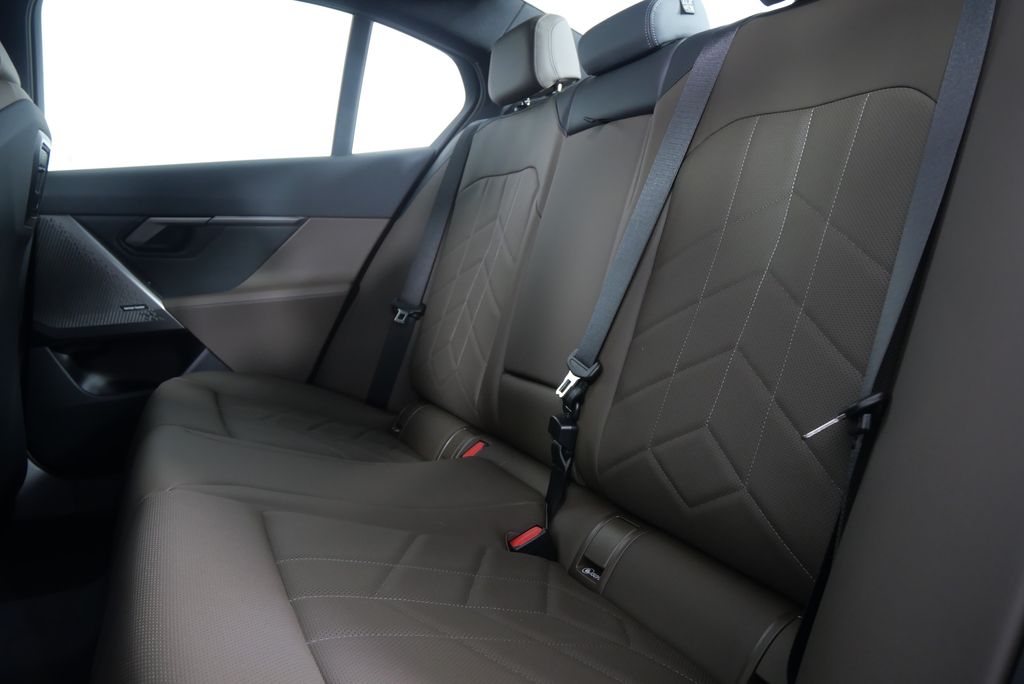 2025 BMW i5 eDrive40 16