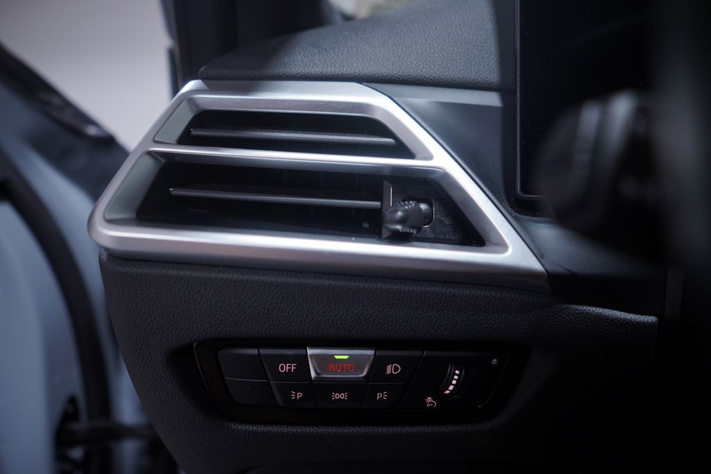 Thumbnail: 2025 BMW M3 - 19