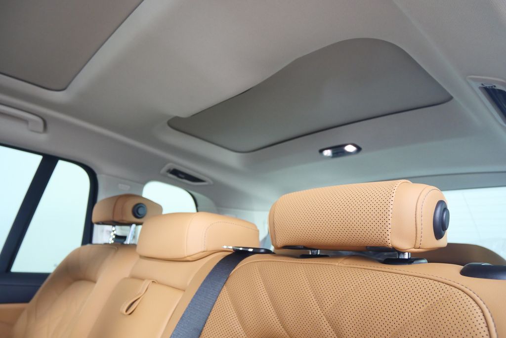 Thumbnail: 2026 BMW X7 - 16