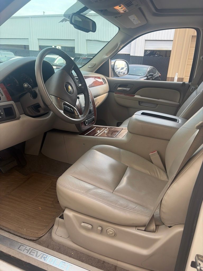 Thumbnail: 2011 Chevrolet Suburban - 8