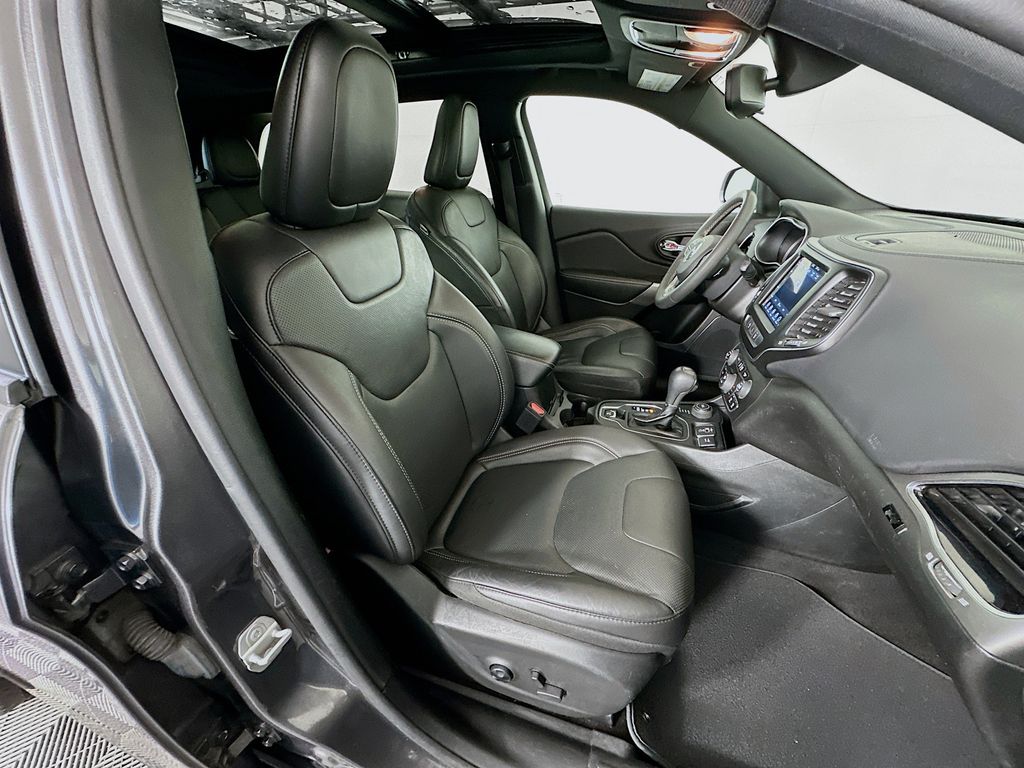 Thumbnail: 2021 Jeep Cherokee - 27