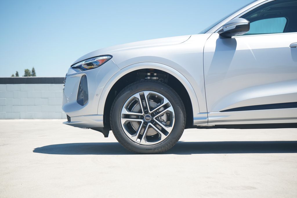 Thumbnail: 2026 Audi Q5 - 3