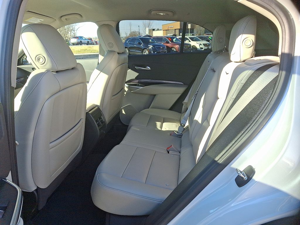 Thumbnail: 2022 Cadillac XT4 - 10