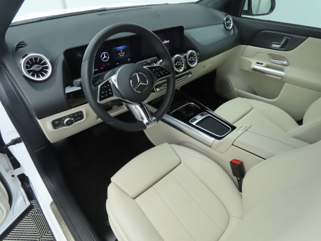 Thumbnail: 2025 Mercedes-Benz GLA - 9