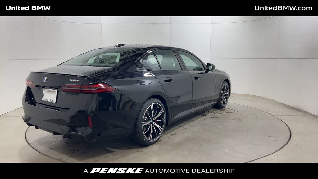 2026 BMW 5 Series 530i 8