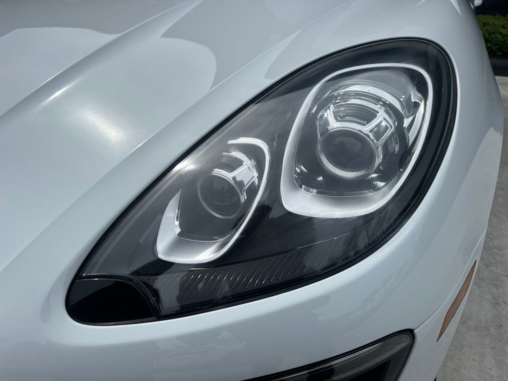 Thumbnail: 2017 Porsche Macan - 13