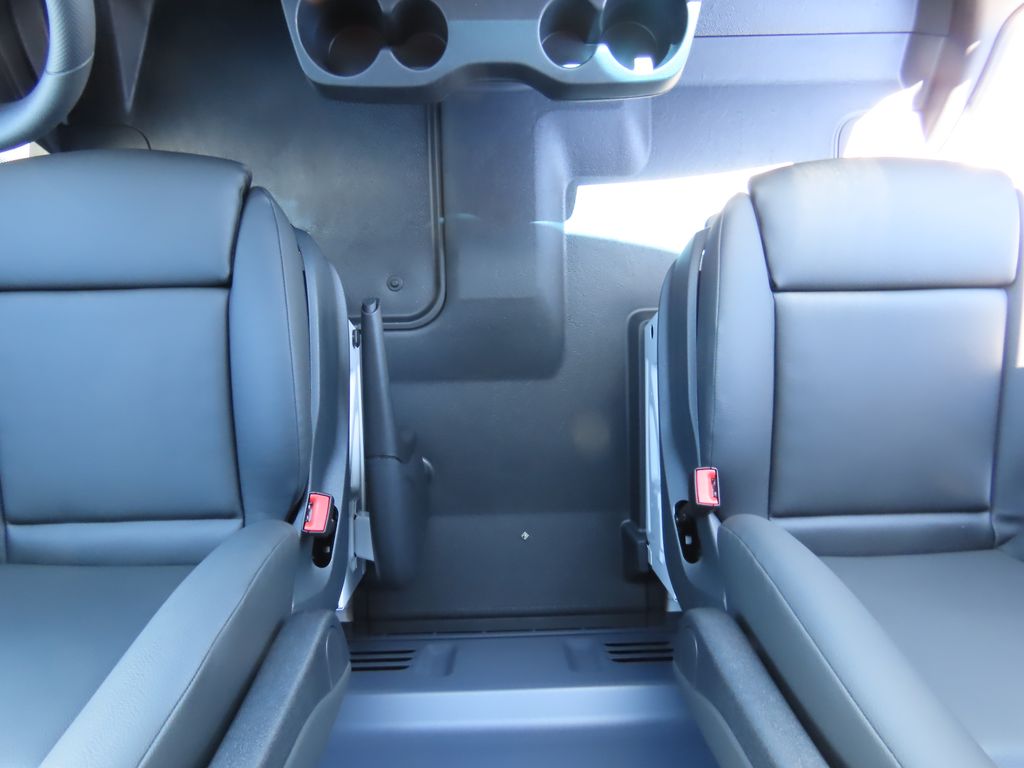 Thumbnail: 2025 Mercedes-Benz Sprinter - 16