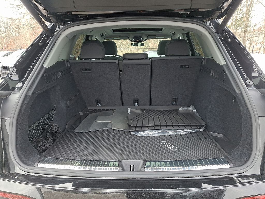 Thumbnail: 2025 Audi Q5 - 29