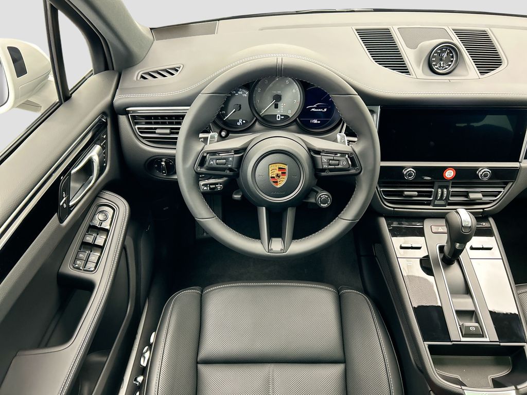 Thumbnail: 2026 Porsche Macan - 13