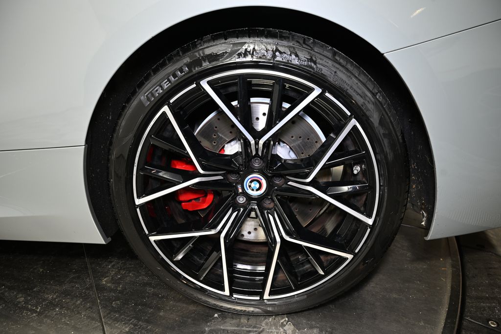 Thumbnail: 2023 BMW M8 - 20