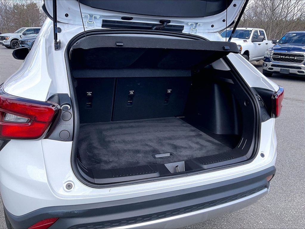 2025 Chevrolet Trax — photo 34