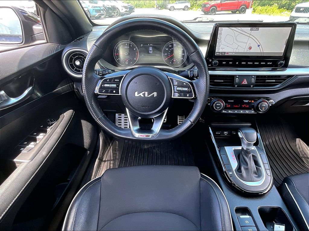 2023 Kia Forte — photo 16