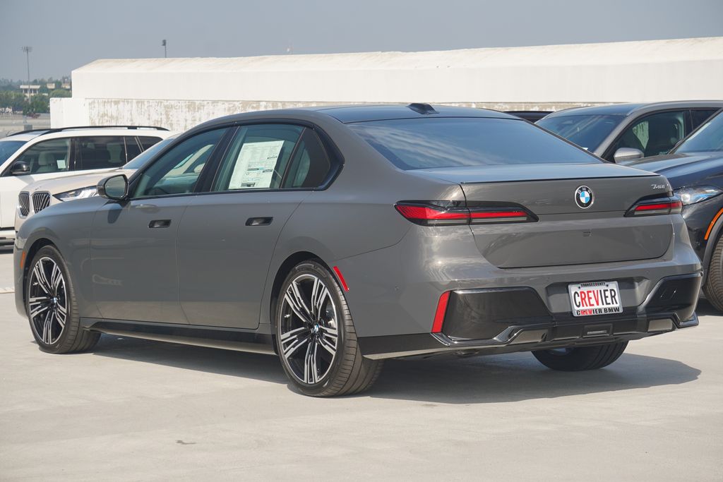 Thumbnail: 2026 BMW 7 Series - 7