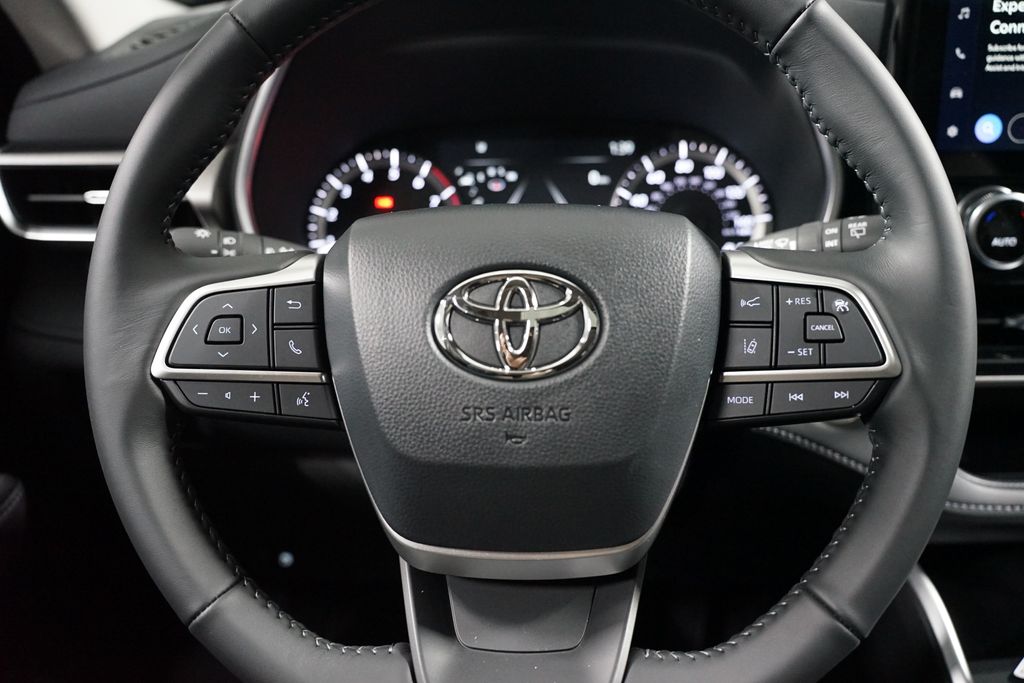 Thumbnail: 2026 Toyota Highlander - 12