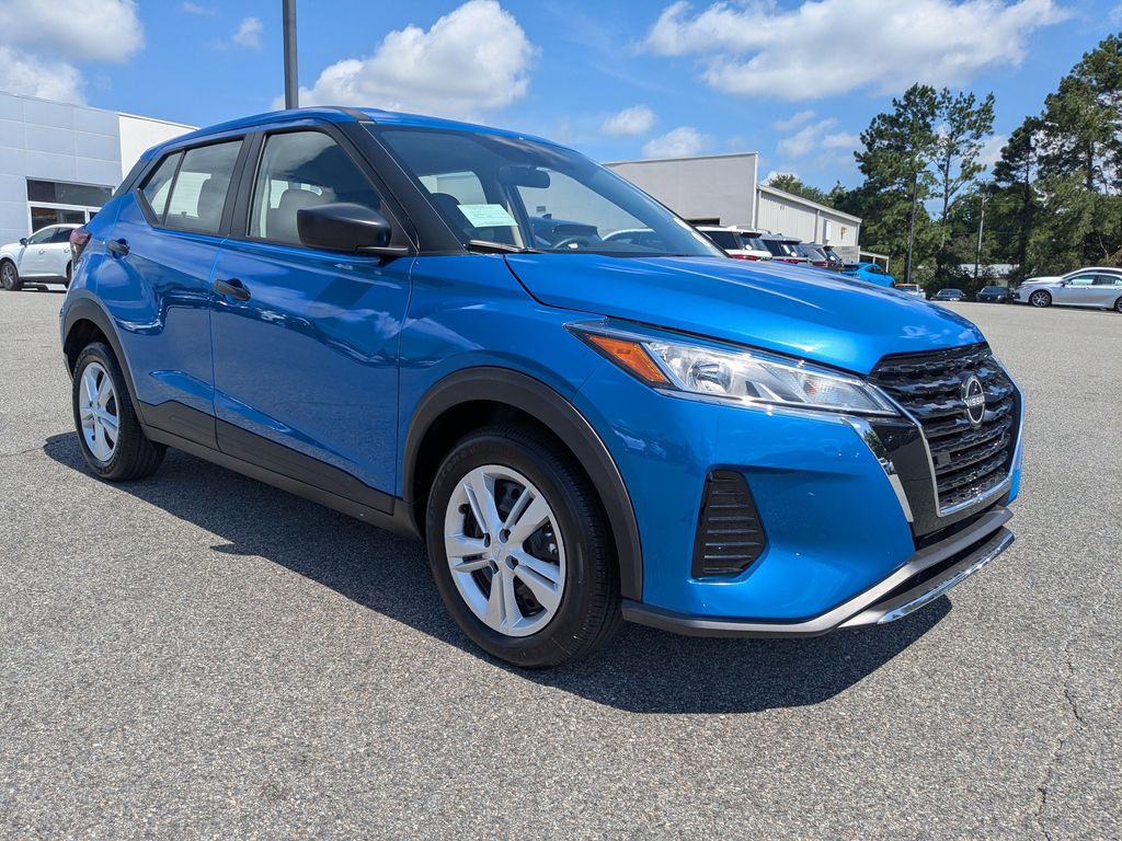New 2025 Nissan Kicks Play SUV