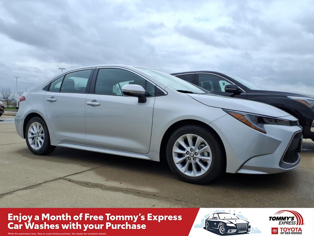 Classic Silver Metallic 2020 Toyota Corolla XLE FWD Sedan Front-Wheel Drive Continuously Variable Transmission