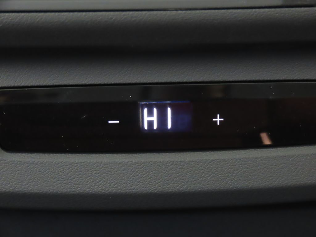 Thumbnail: 2025 Audi SQ5 - 23