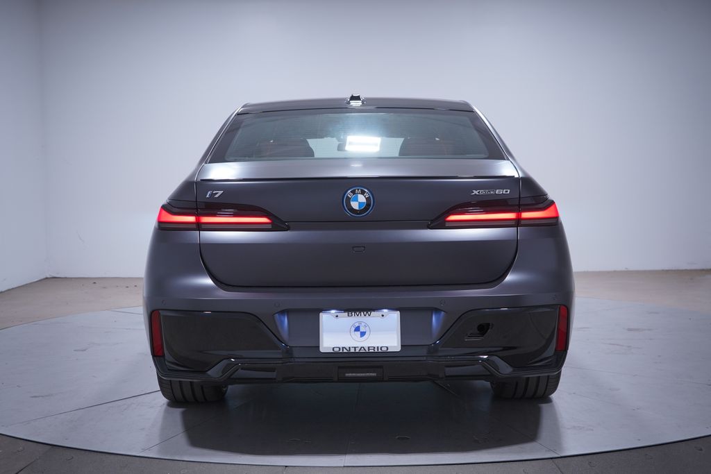 2025 BMW i7 xDrive60 5