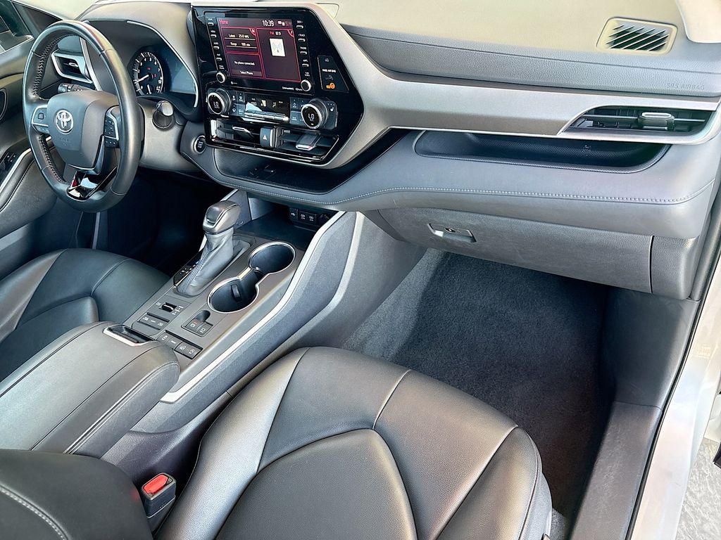 Thumbnail: 2020 Toyota Highlander - 17