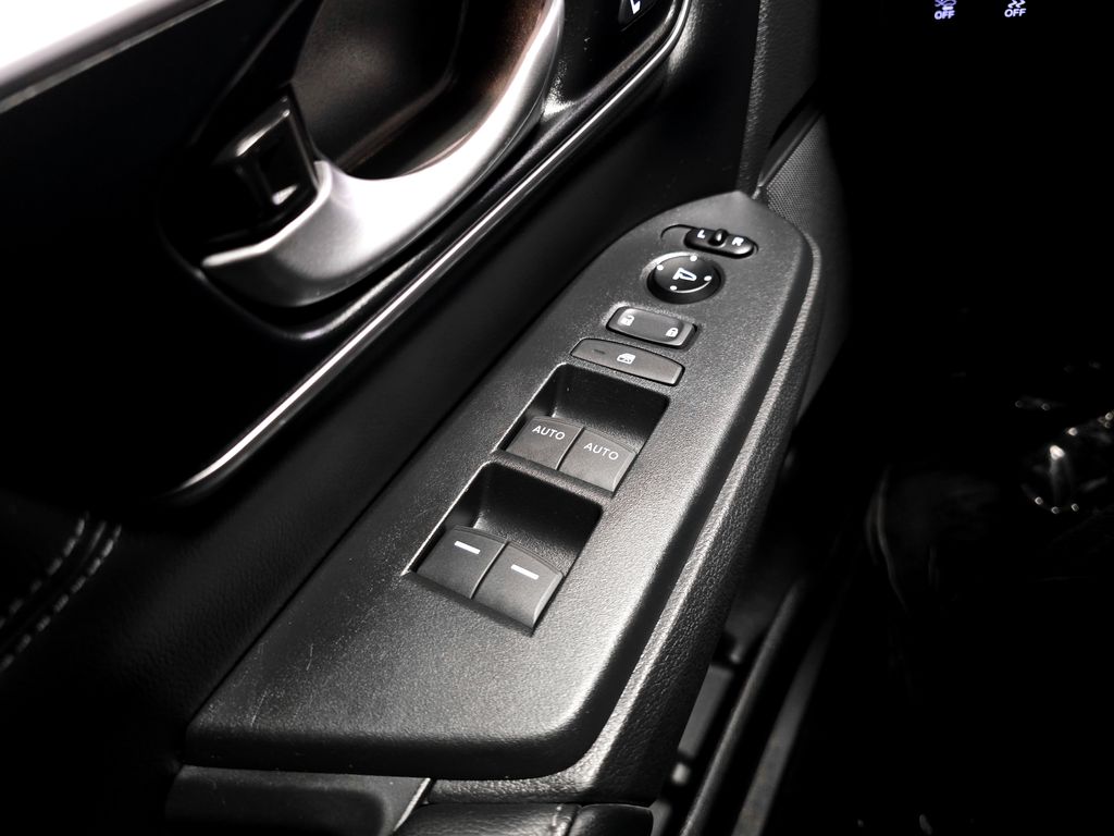 2020 Honda CR-V Hybrid Touring photo 22